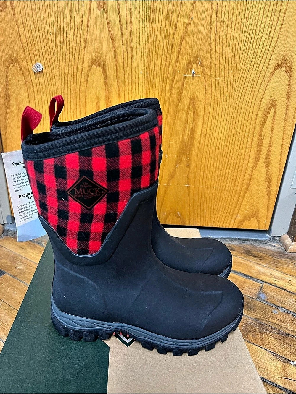 Muck Boot Arctic Sport II Plaid Winter Boots in Black & Red US 6 NWT